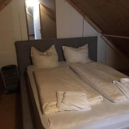 Zimmer Im Dachgeschoss Kaiserslautern Exterior foto